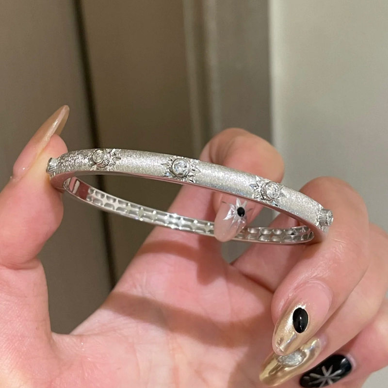 Vintage Brushed Sunflower Hexagram Bracelet 2026 New Model Light Luxury Exquisite Style Retro Bracelet Customization Vintage Brushed Sunflower Hexagram Bracelet 2026 New Model Light Luxury Exquisite Style Retro Bracelet Customization