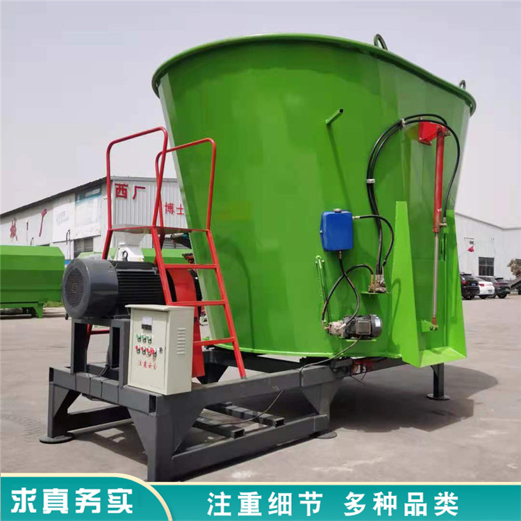 全自动tmr搅拌机 粮草秸秆粉碎混合机 喂牛双轴拌草机新圣泰机械