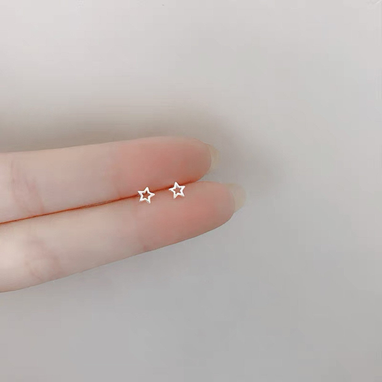 속이 빈 다섯개 별