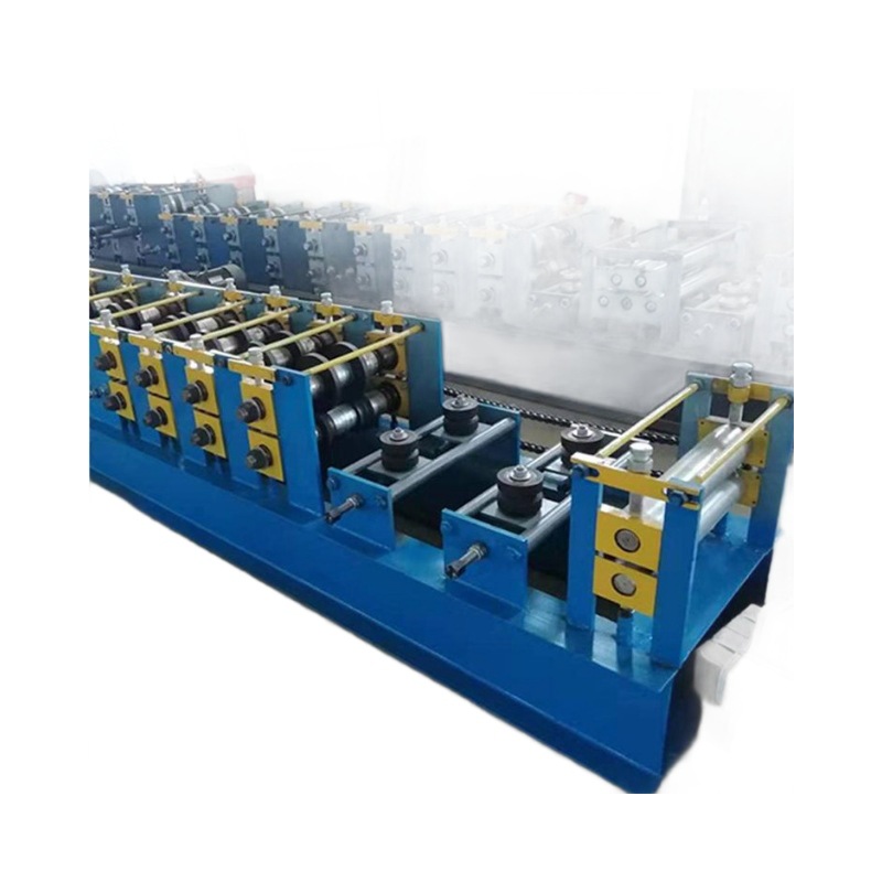 Equipo automático de formación de correas de estructura de acero Máquina formadora de baldosas de acero de color Prensa de baldosas de acero en forma de C