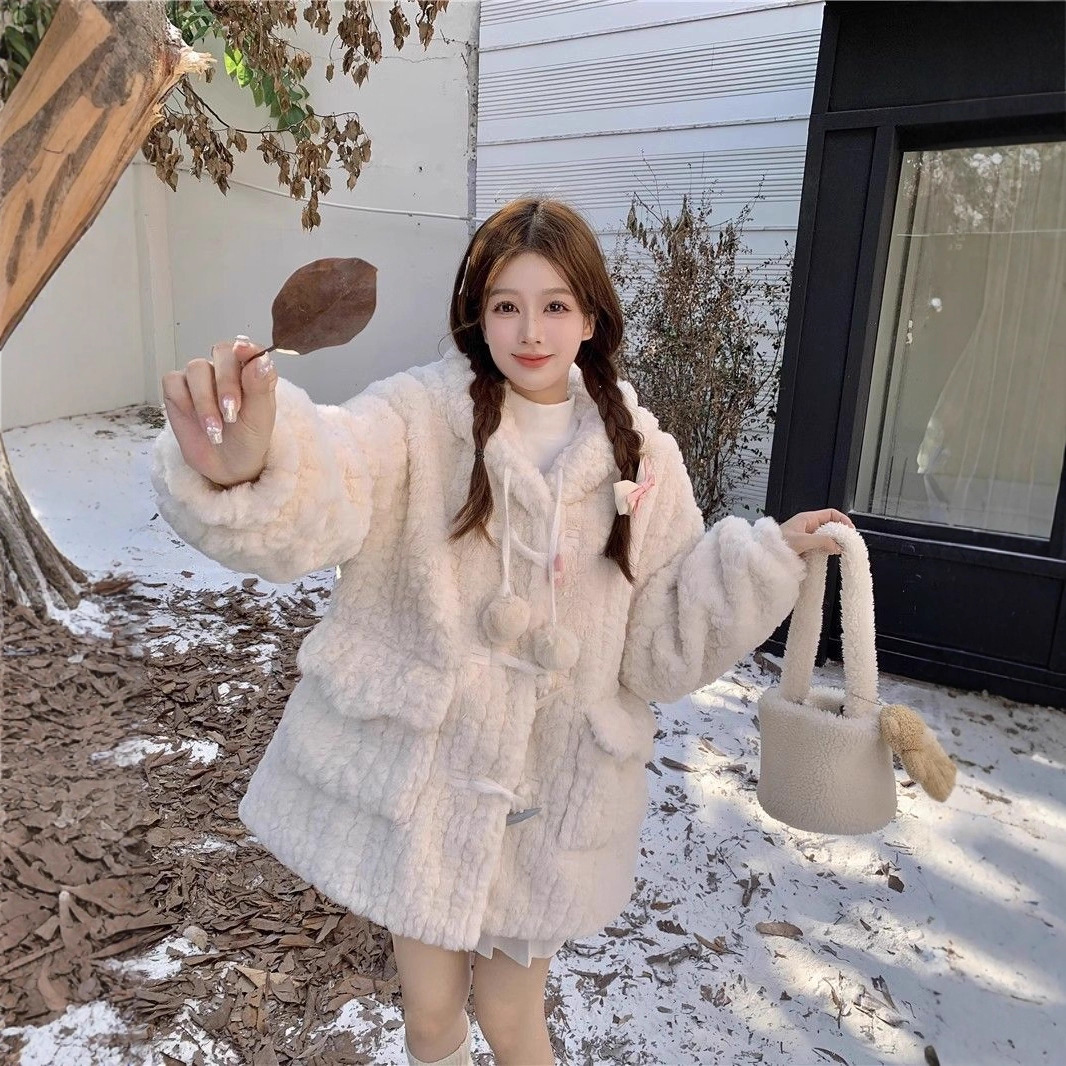 白色甜美仿兔毛绒小个子牛角扣外套女冬季宽松保暖连帽上衣羊羔绒