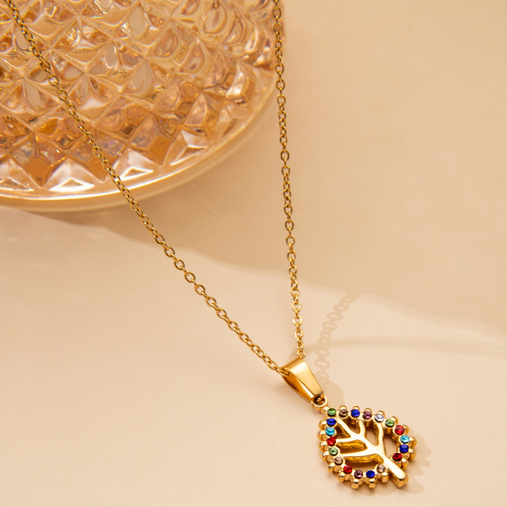 Leaf Pendant Necklace With Gold-plated Titanium Steel Chain_voghion.com