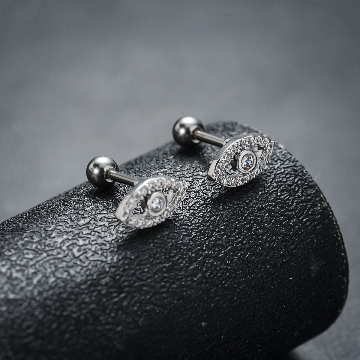 X713-A (Devil's Eye Thorn) pair