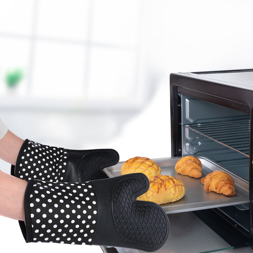 Amazon polka-dot silicone cotton gloves thickened double-layer insulated microwave oven gloves barbecue baking utensils