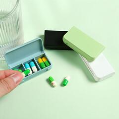 携帯携帯携帯三格の小さい薬の箱の屋外は旅行の錠剤の収納の箱の薬の箱のメーカーの現物を分けて詰めます。