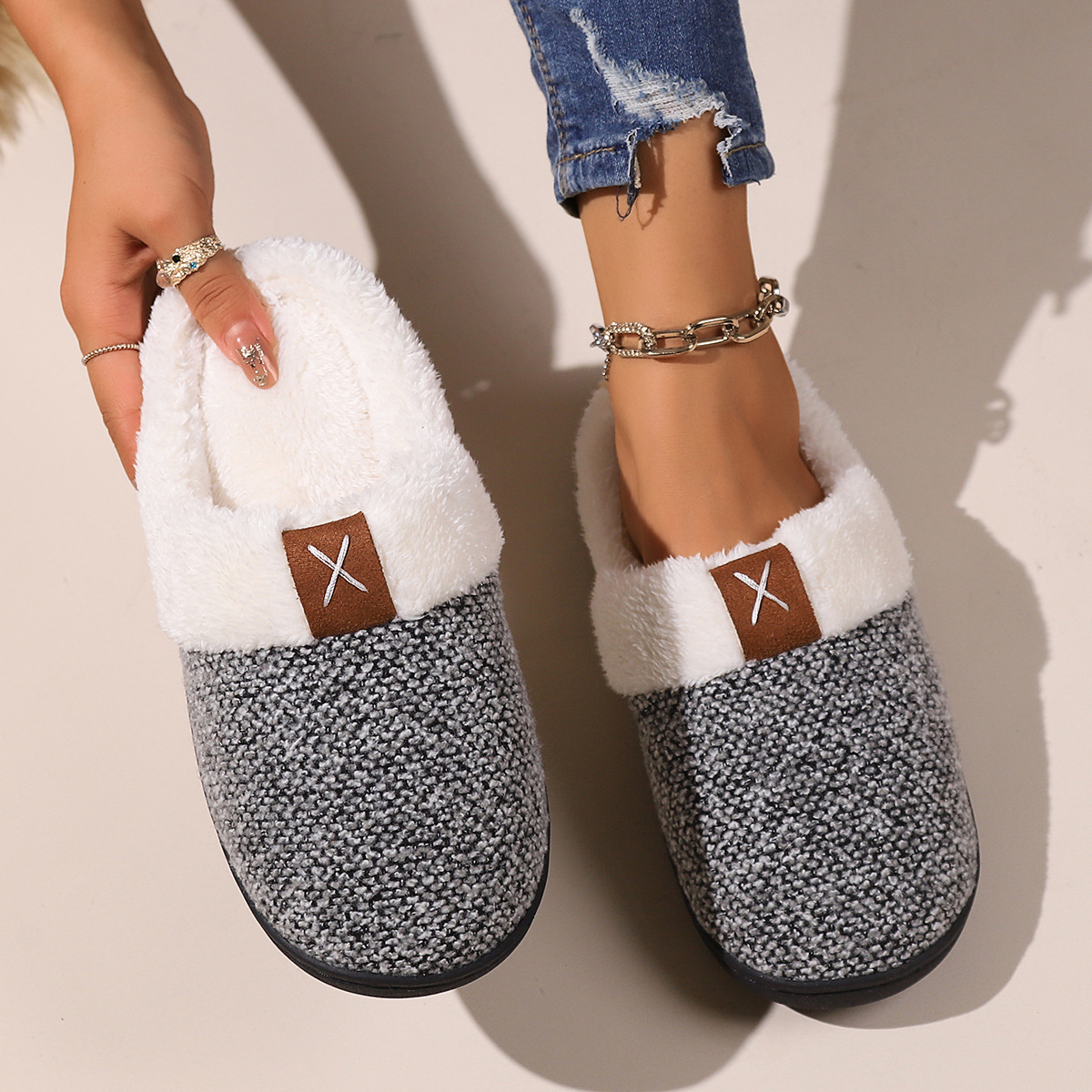 Fluffy slippers Autumn and winter home indoor cotton slippers warm plush slippers with thick soles_ipsvogv.com
