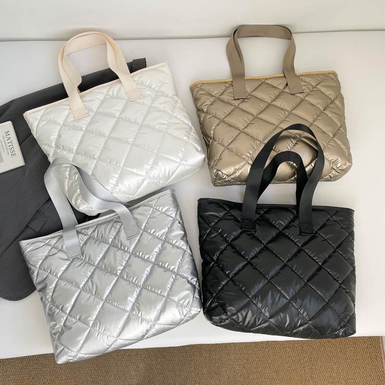 Autumn Casual Large-Capacity Tote Bag for Women, Trendy Fashion Quilted Handbag, Daily Commuting Shoulder Bag Autumn Casual Large-Capacity Tote Bag for Women, Trendy Fashion Quilted Handbag, Daily Commuting Shoulder Bag