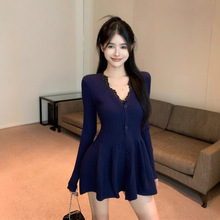纯欲风V领针织连衣裙女秋季2024新款收腰A字显瘦蓬蓬复古网红短裙