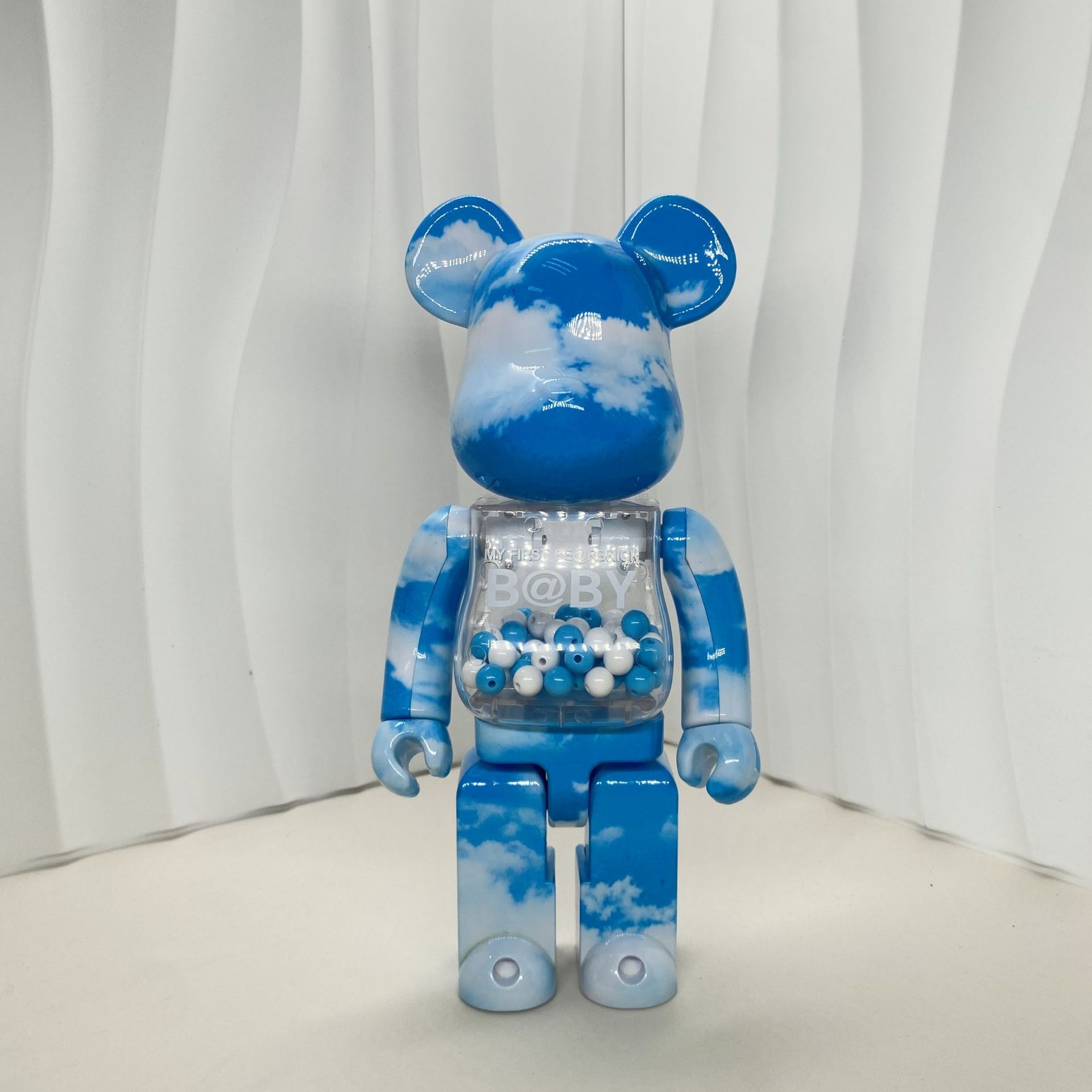 공장 직접 BEARBRICK400 폭력적인 곰 QIANQIU 푸른 하늘과 흰 구름 조수 손으로 만든 가정 장식품 놀이