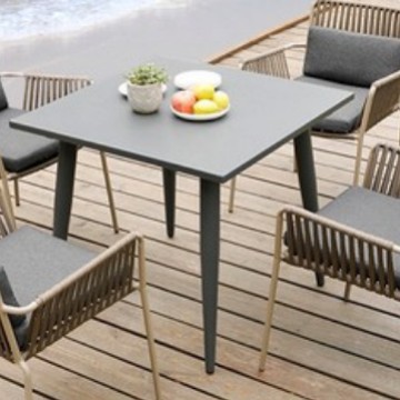 Mesas y sillas al aire libre Patio Terraza Restaurante Ratán Impermeable Bar exterior Mesas y sillas Terraza Balcón Jardín de ocio Silla de mimbre