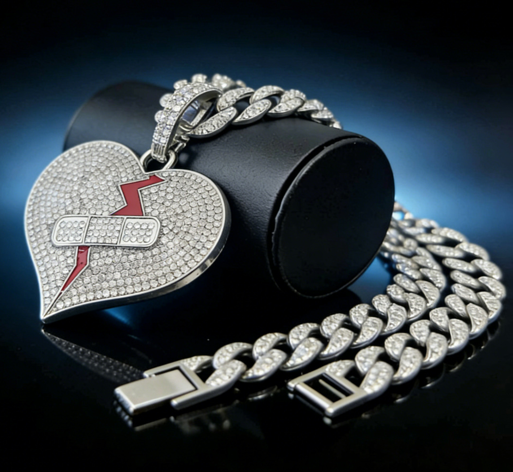 Lujo ligero diamante completo rompió amor colgante Banda Band-aid diseñado cadena cubana personalidad moda pareja cool joyería hip-hop
