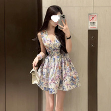法式V领无袖碎花连衣裙女夏季小个子性感辣妹收腰显瘦背心蓬蓬裙