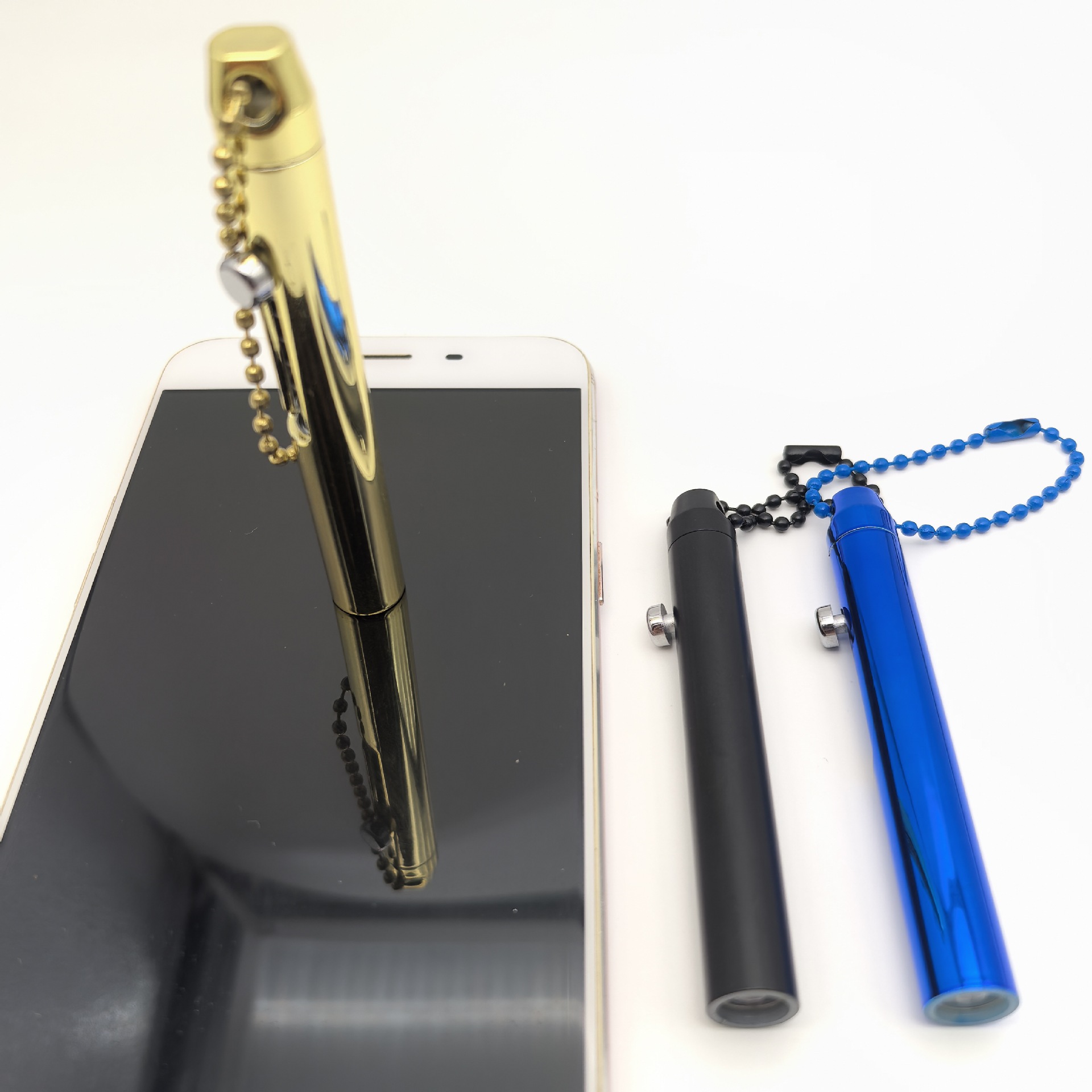 Nuevo lápiz táctil pulsador transfronterizo con electrónica colgante tipo pequeño lápiz de disco recubierto UV hermoso lápiz de mano