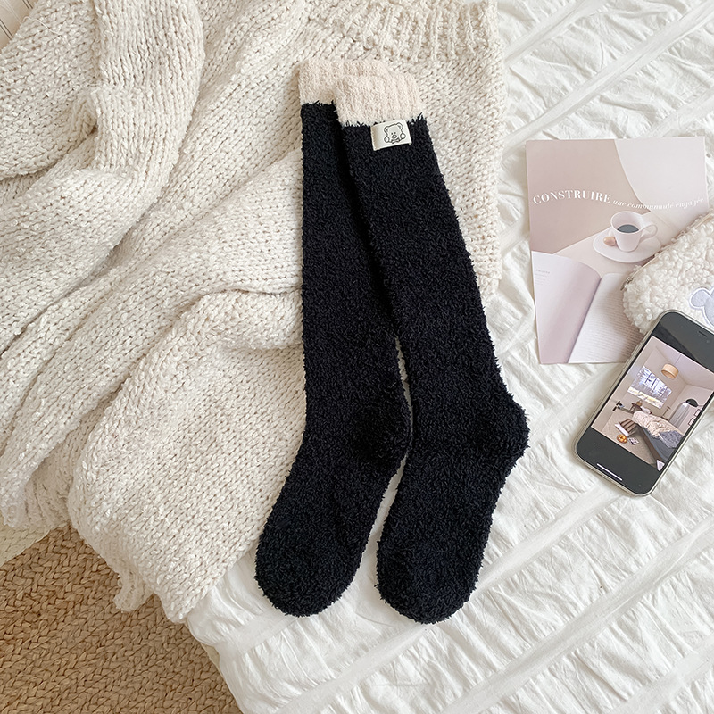 Otoño y invierno calcetines de pantorrilla de lana de coral con calcetines de lana gruesas de tela caliente elevados calcetines de lana de piso para dormir