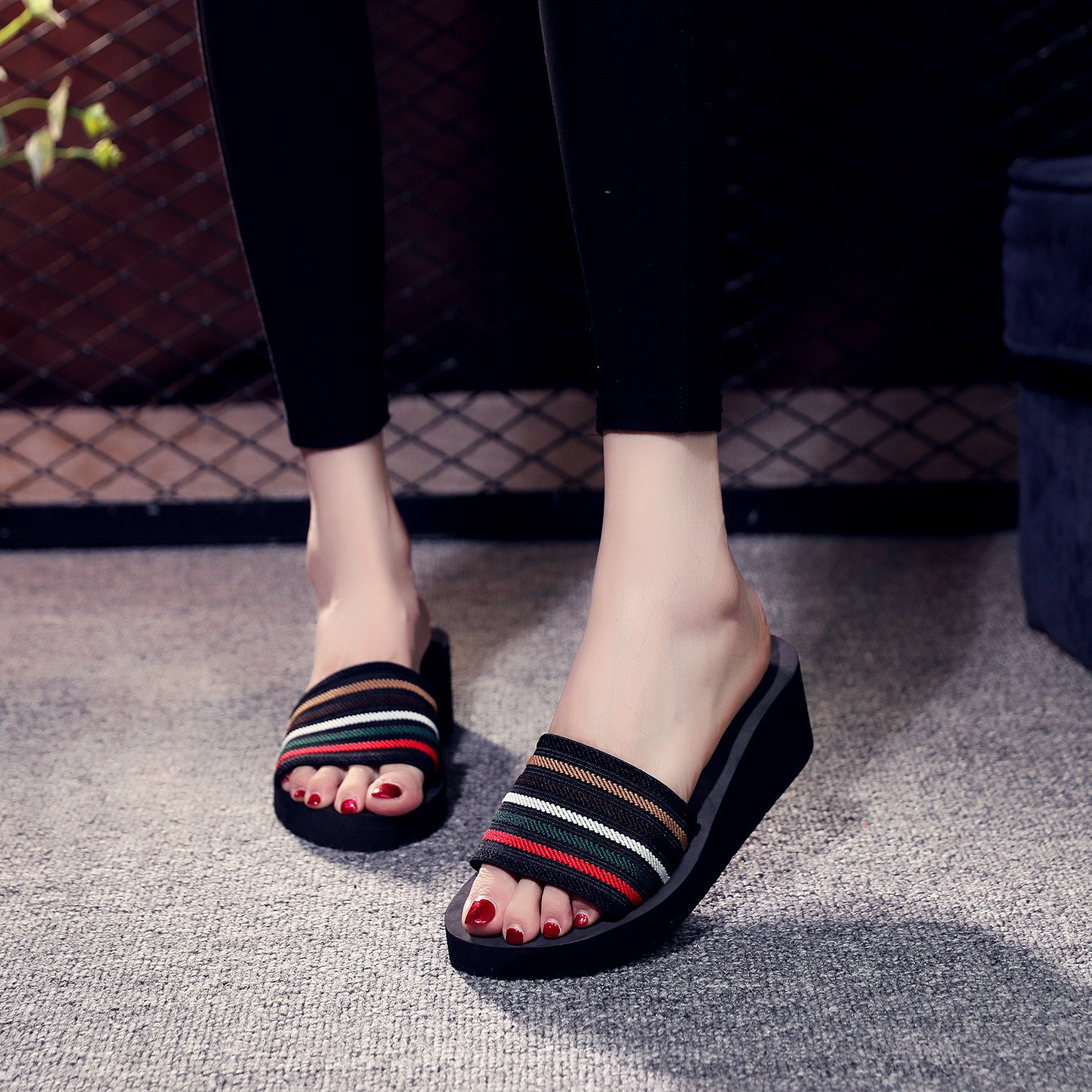 一字拖女拖鞋女凉拖鞋子女夏季时尚轻便外穿居家韩版学生中跟沙滩