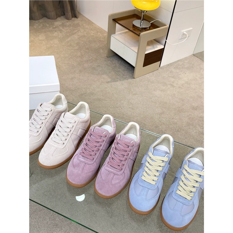 Можно разработать новую модель 2025 года для оптовой продажи, без маркировки для мужчин и женщин, парные модели, без сенсорного усиления, универсальные моральные тренировочные туфли в стиле ретро, ​​повседневные.