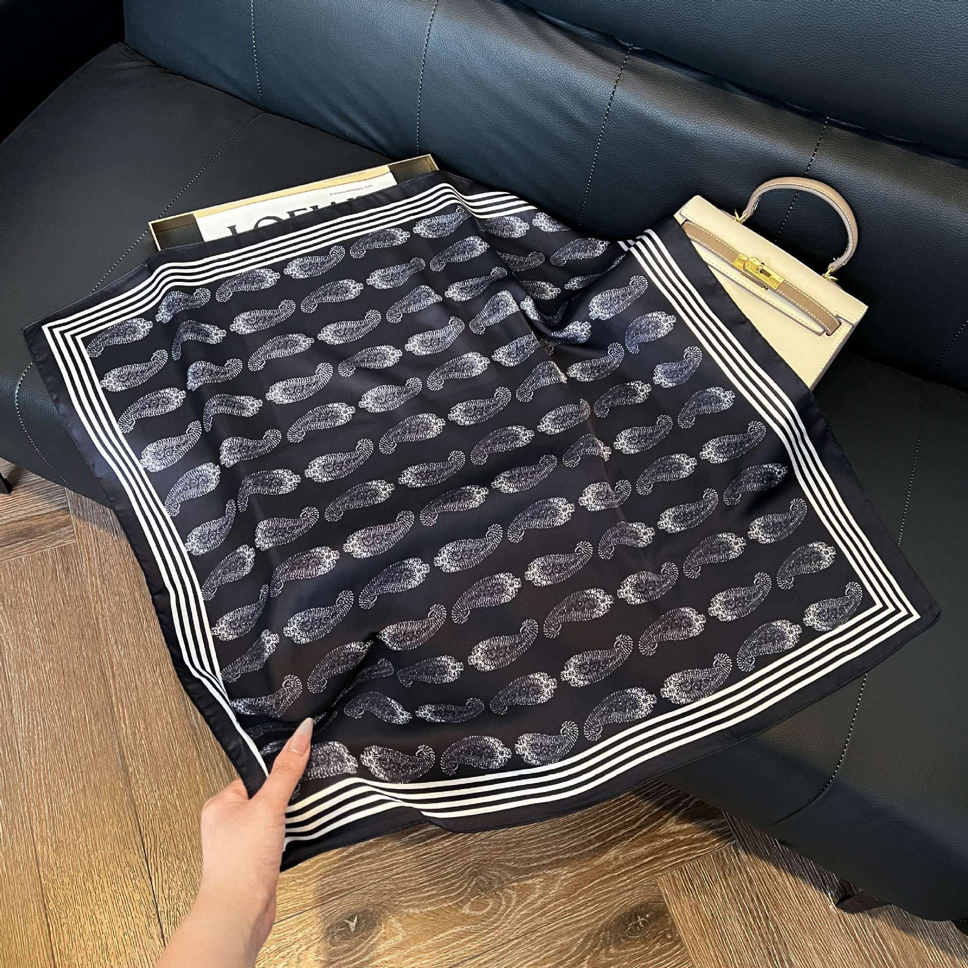 Transfronterizos nuevos bufandas de seda azul de alto nivel de seda cuadrada de simulación bufandas de moda de decoración de moda de combinación bolsa correa de pelo bufandas profesionales