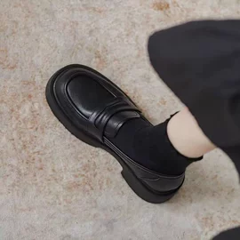 女式运动单鞋;女式皮靴;厚底拖鞋