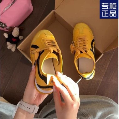 Популярные нишевые желтые моральные тренировочные кроссовки для женщин, весна 2025, новые плоские американские ретро спортивные кроссовки, модная женская обувь