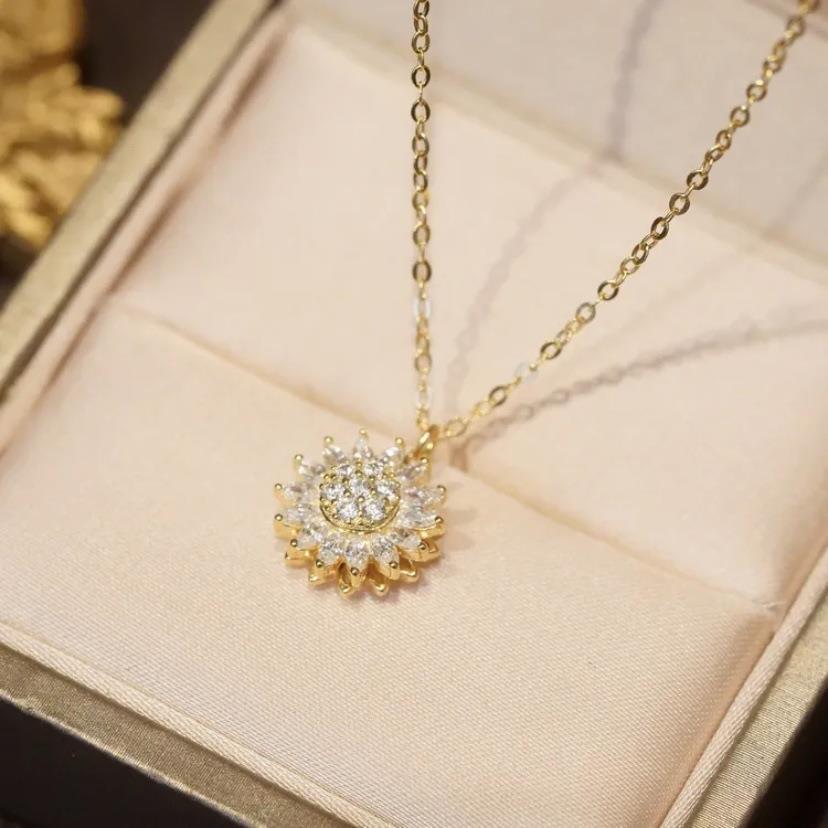 Full Diamond Zircon Rotary Sunflower Necklace Women Fashion Light Luxury Sunflower Niche Design Titanium Steel Clavicle Chain Luxury