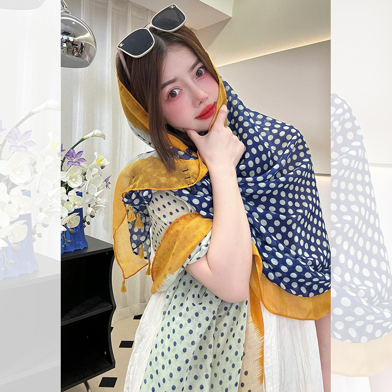 Chal de protección solar de verano para mujer 2025 nuevo estilo hebilla largo estilo étnico fotografía de viaje estilo fino playa bufanda de seda capa