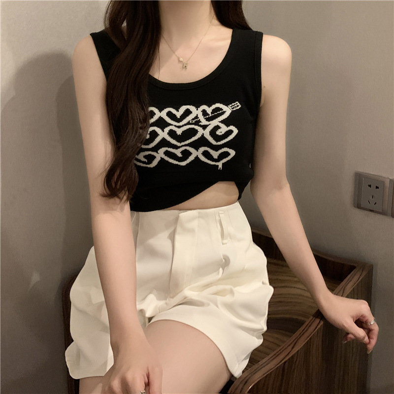 In-Stock Wholesale Summer New Style Heart Embroidery Slim Fit Versatile Short Sleeveless Knitted Camisole Top for Women In-Stock Wholesale Summer New Style Heart Embroidery Slim Fit Versatile Short Sleeveless Knitted Camisole Top for Women