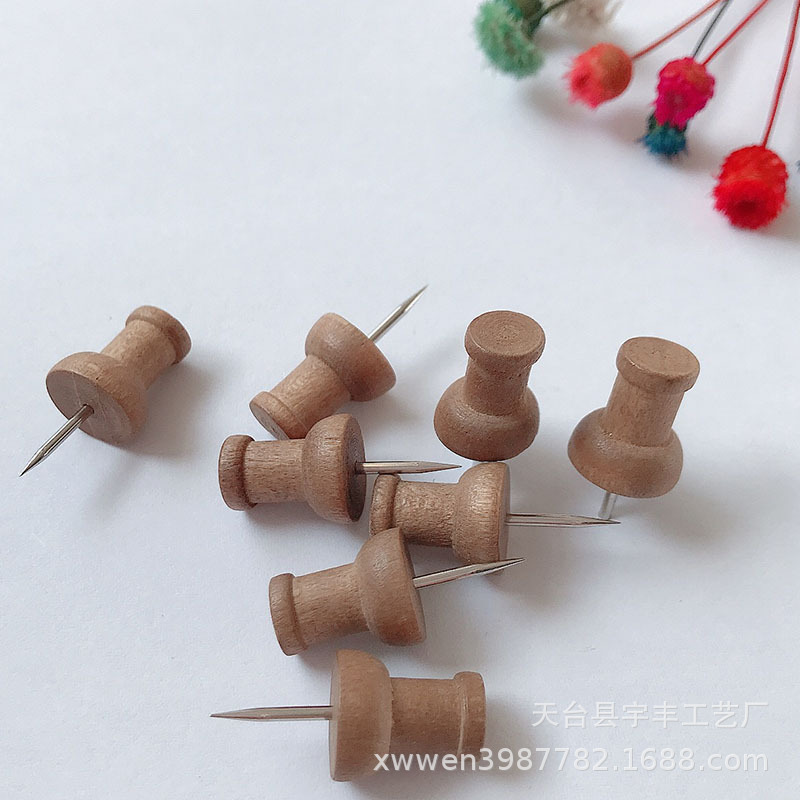 Traje de pasador de registro de madera original de madera en forma de I pasador de clavo tachuela tablero de corcho Foto de la pared