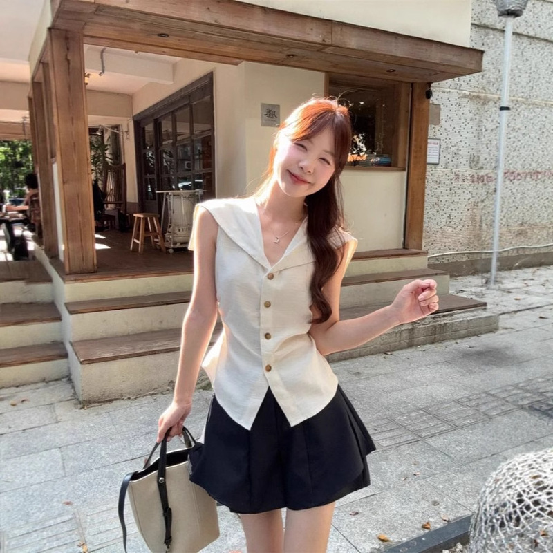 Versatile Old Money Style Navy Collar Shirt for Women Summer 2025 New Vintage Elegant Slimming Single-Breasted Sleeveless Top
