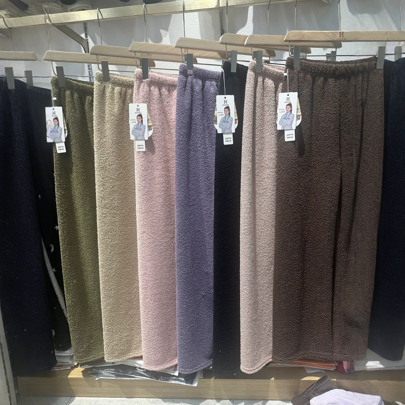 New Autumn/Winter Teddy Fleece Straight Pants with Elastic Waist, Loose Wide-Leg Pants, Comfortable and Versatile for Home Wear, Slimming Women's Pants Wholesale New Autumn/Winter Teddy Fleece Straight Pants with Elastic Waist, Loose Wide-Leg Pants, Comfortable and Versatile for Home Wear, Slimming Women's Pants Wholesale