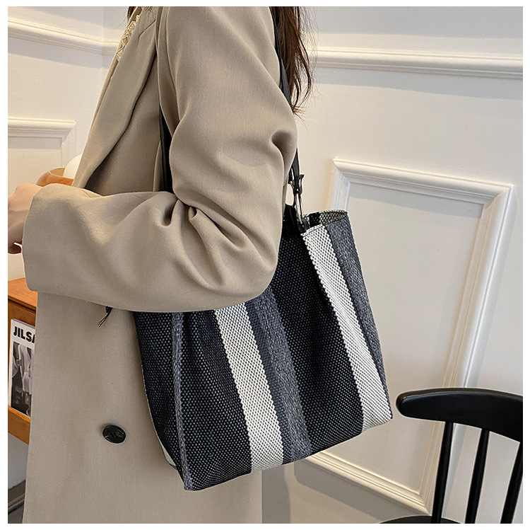 202g Weight Polyester Lining Material Zipper Closure Type Single Shoulder Strap Strap Type Tote Bag Bags Type Casual Occasion Canvas Material Solid Color Pattern All Seasons Season Women's Gender Streetwear Style Square Shape White, Black Color Small Size Small Canvas Streetwear Tote Bag 15