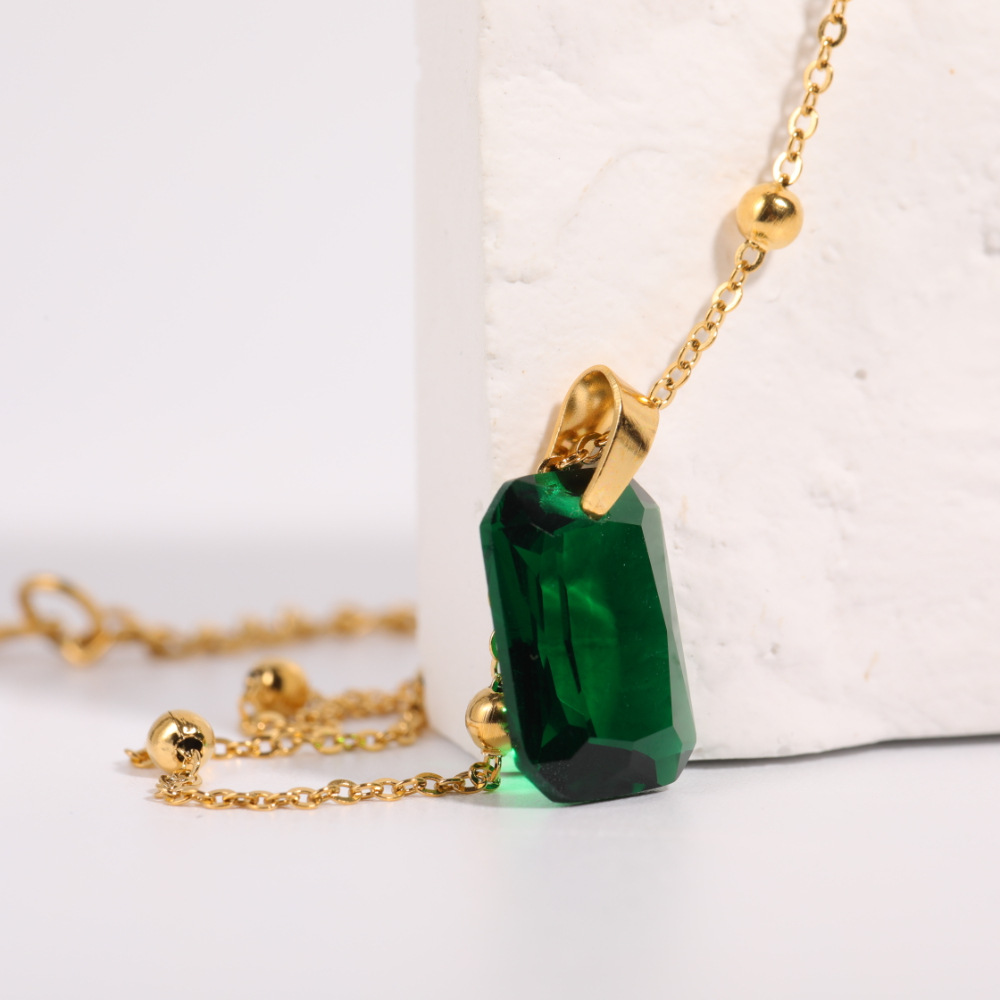 Fashion Retro Emerald Inlaid Zircon Pendant Natural Stone Stainless Steel Necklace display picture 3