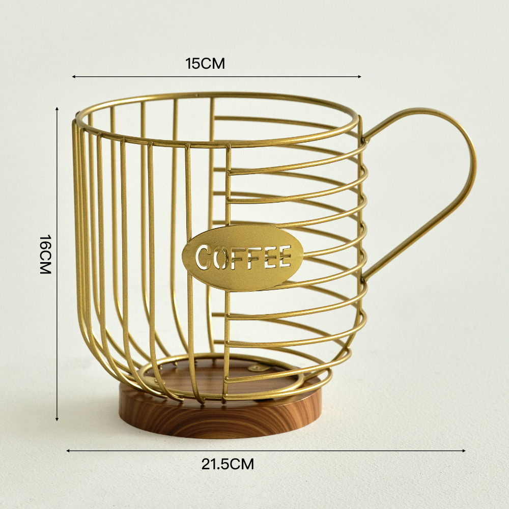 Taza de café con letra base de madera - oro