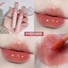 Glossy lip gloss, makeup primer, internet celebrity, mirror effect, plump lips effect