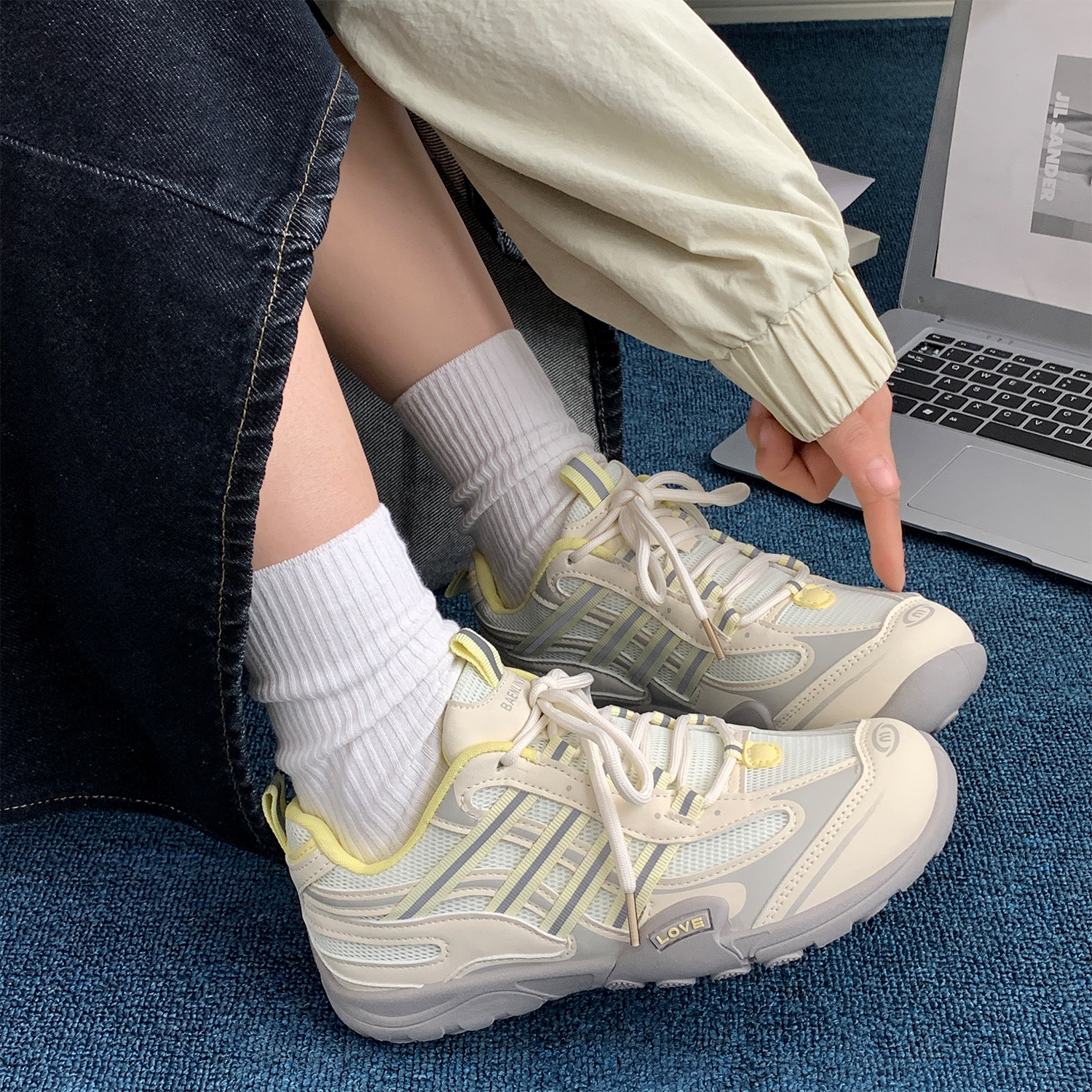 Non-Slip Mesh Breathable Casual Sneakers for Women 2025 New Autumn Versatile Travel White Shoes Hiking Sports Shoes