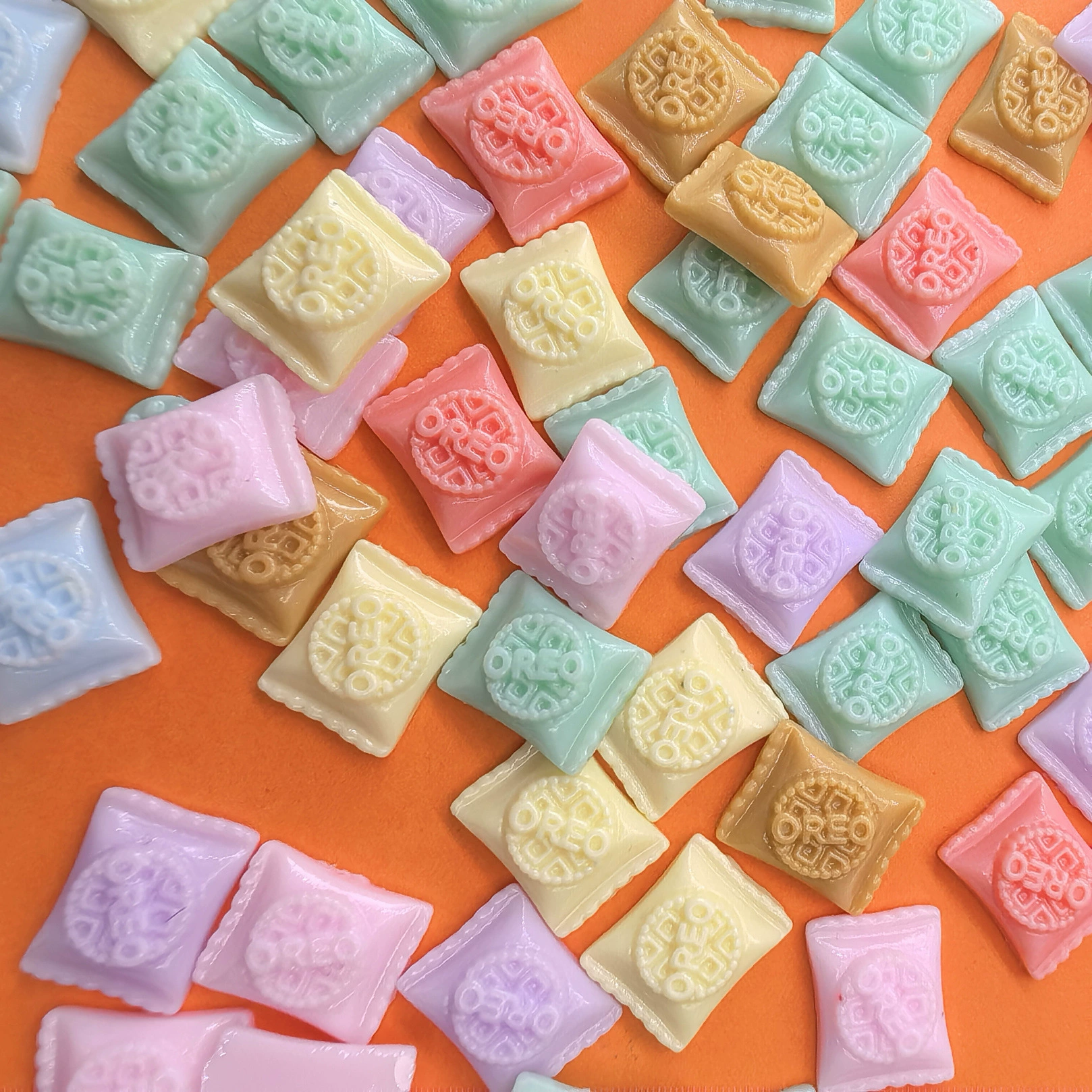 Оптовая продажа популярных аксессуаров для нейл-арта Xiyin, включая продукты питания и игрушки, вафельные продукты питания и игрушки, аксессуары для нейл-арта из смолы своими руками 2025 года.