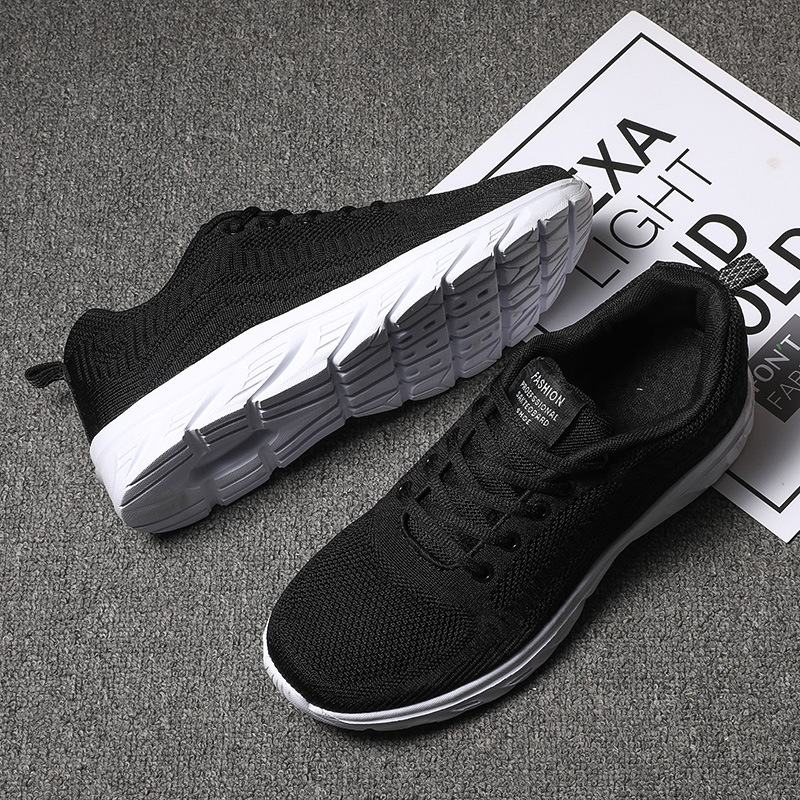 Nuevos zapatos de hombre de verano, zapatos de deporte transpirables de malla negra, zapatos de correr suaves, zapatos casuales para hombres.