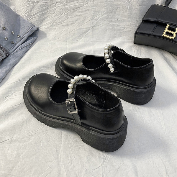 Retro Mary Jane shoes with a strap platform English style