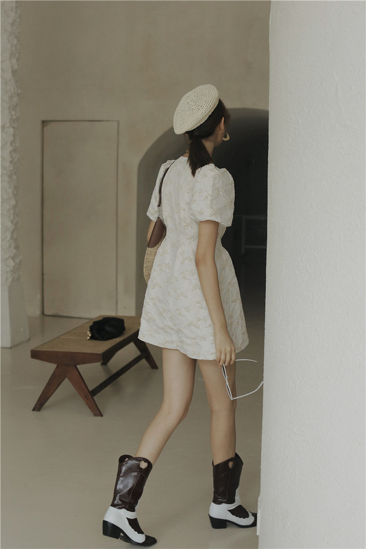 Big goods have come out with homemade New Louvre style platinum Palace embossed V-neck dress for women Big goods have come out with homemade New Louvre style platinum Palace embossed V-neck dress for women