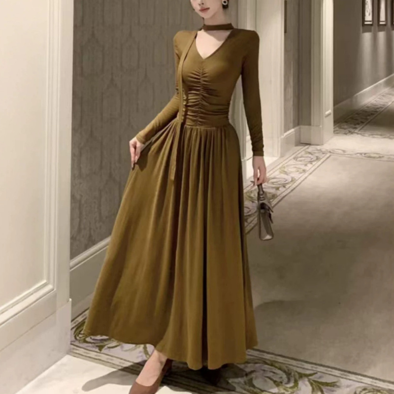 Elegant Style Solid Color Long-Sleeved V-Neck Pleated Dress for Women in Autumn, Light Luxury, High-End, Elegant, Waist-Cinching, Umbrella-Shaped Long Skirt
