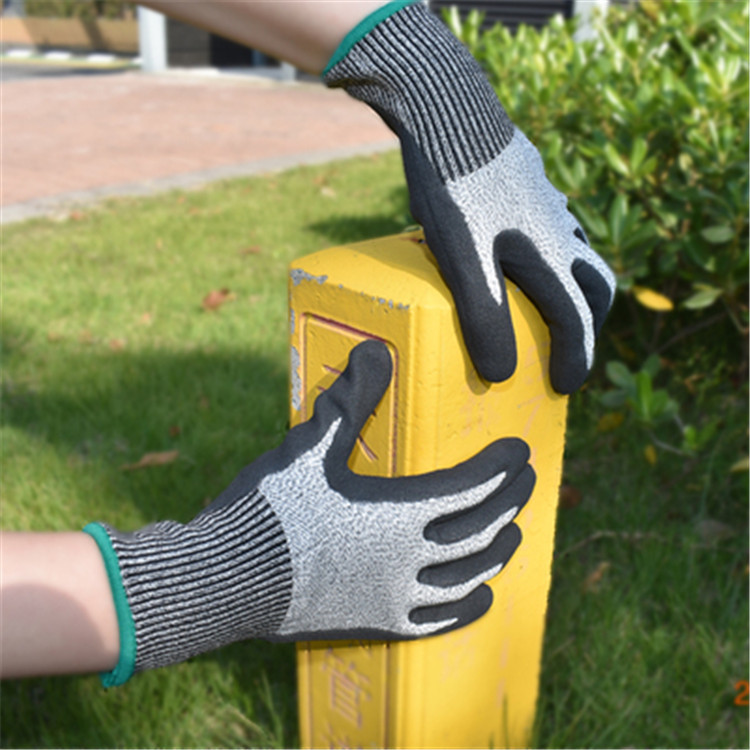 13针HPPE防切割5级浸丁腈花园防割手套EN388