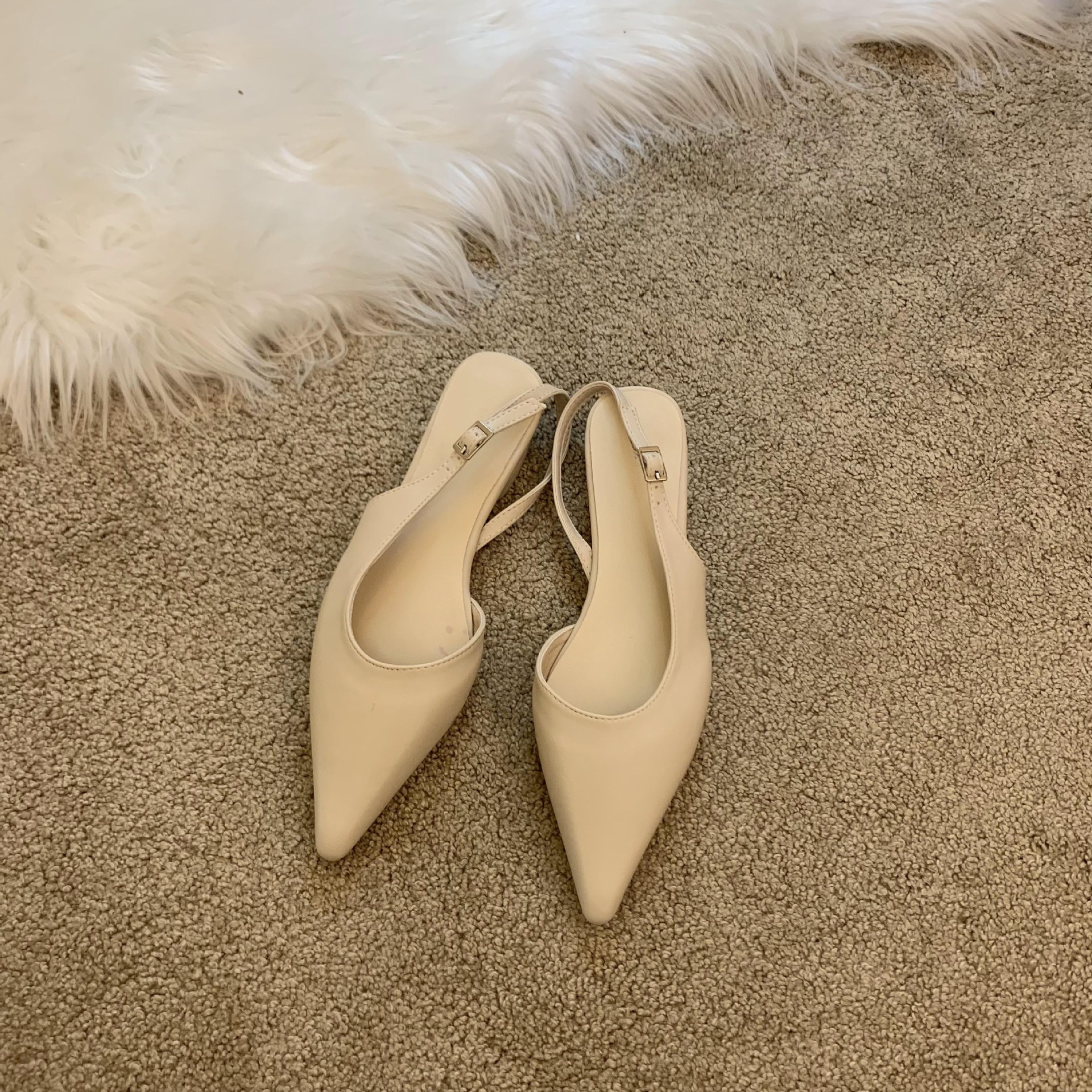 Dámské ploché boty s internetovými celebritami pro jaro a léto 2023, tenký podpatek, špičatá špička, mělká ústa, taštičková špička, kočičí podpatek, pásek, vílí boty_voghion.com