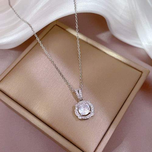 [Titanium Steel] Light luxury micro-inlaid real gold simple zircon necklace women's new clavicle chain light luxury niche design