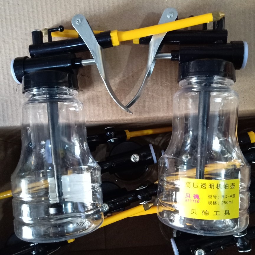批发油壶250g透明塑料油壶高压机油壶 透明机油壶塑料手动机油壶