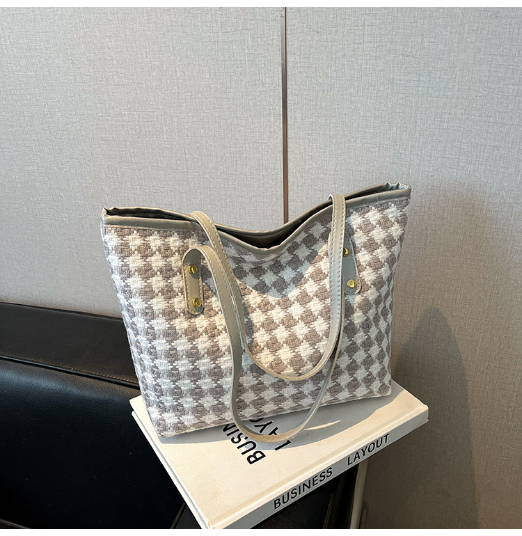 Casual commuting women's bag 2025 Spring checkered simple, stylish and trendy single-shoulder crossbody bag tote bag undefined