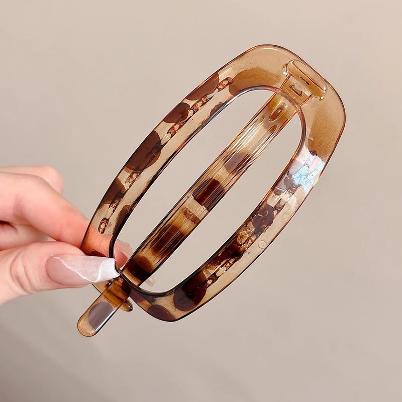 Pinza para el cabello de una palabra de temperamento simple clip giratorio de la parte posterior de la cabeza de las mujeres 2025 nuevo clip de agarre para el cabello de placa retro clip de boca de pato tocado