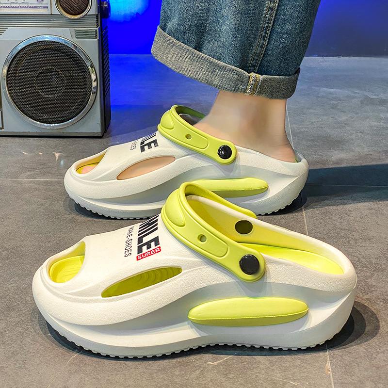 En nombre de las sandalias y pantuflas para hombres y mujeres, los estudiantes de verano EVA pisando mierda, suelas gruesas, uso externo, conducir sandalias y pantuflas transfronterizas