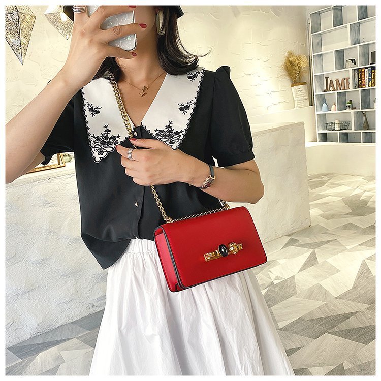 Women's Medium Pu Leather Solid Color Elegant Vintage Style Lock Clasp Square Bag display picture 19