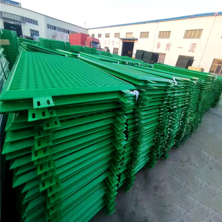 高速隔离栅  高速中间防眩网  高速护坡护栏网  围挡围网【工厂】