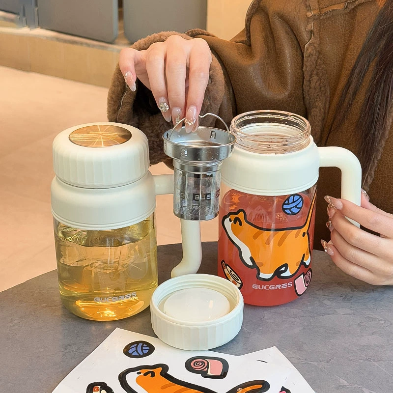Милая большая стеклянная кружка для воды для женщин, новинка 2025 года, с ручкой, для офиса, чая, разделения воды, для мальчиков