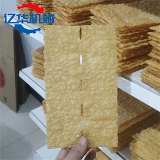 连续式薄脆油炸机 自动刮渣脆皮油炸设备 全自动薄脆油炸流水线